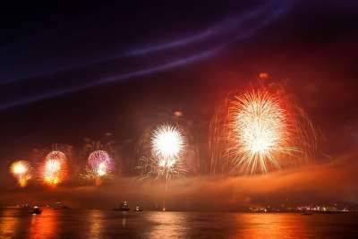 烟花 夜晚 庆典 庆祝 光 火 爆炸 烟火 节日 明亮的