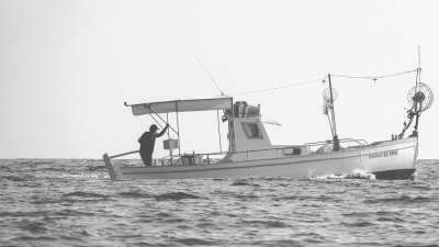 船 海 男人 老的 渔夫 海洋 航海的 人们 老人和大海 夏天