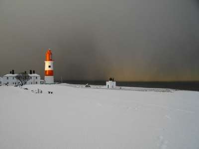 灯塔 雪 南盾 海岸 寒冷的 信标 冰 航海的 海岸线 地标