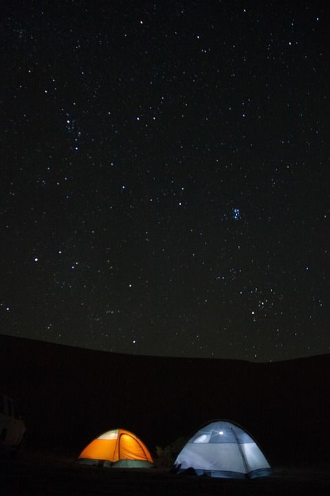 黑暗的 夜晚 天空 星星 野营 冒险 户外的 旅行 帐篷