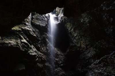 洞穴 峡谷 小瀑布 溪 水 自然 岩石 山间溪流 河道 去旅行
