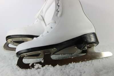 冰鞋 白色的 雪 运动的 寒冷的 冰淇淋 溜冰 乐趣 冬天 霜