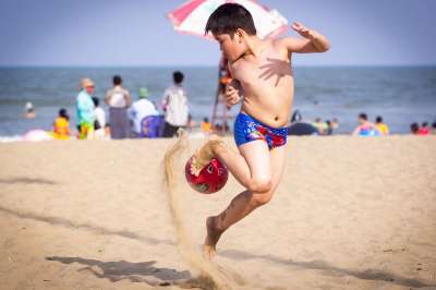 孩子们 男孩 足球 海 Le国Thanh 玩 越南的儿童