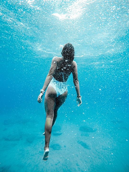 海 海洋 蓝色的 水 沙 自然 水下 人们 女士 女孩 游泳