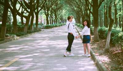 大学校园 自拍 学生妹 牛仔裤 姐妹 美女 学生