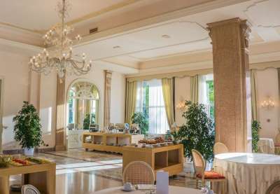 科廷宫别墅 早餐间 餐厅 枝形吊灯 奢华 西尔敏 加尔达湖 意大利