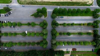 鸟瞰图 汽车 设计 线 户外 停车场 路面 路 排 树木