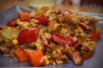 饭锅 白饭 香肠 土豆 厨师 在吃午餐 美味佳肴 美食 午餐