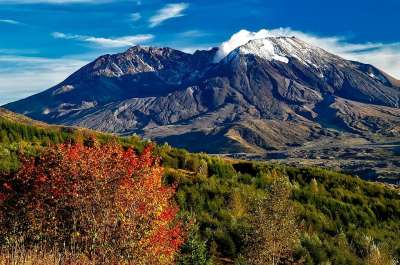 圣海伦 华盛顿 山 景观 风景秀丽的 火山 蒸汽 天空 云