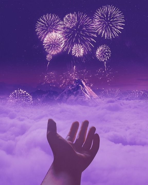 手机壁纸 山 天空 新的一年 云 星系 烟花 墙纸 安卓