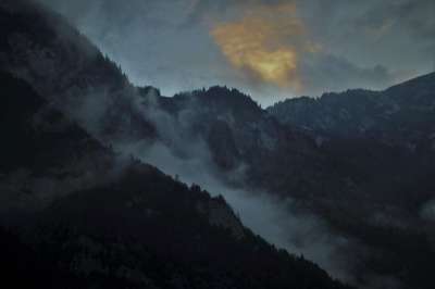 日出之前 黎明 山 视图 高的 阿尔卑斯山 安静 黑暗 情绪
