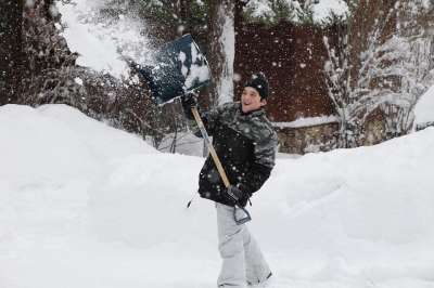 雪 铲 冬天 白色的 寒冷的 季节 降雪 天气 冬季 孩子