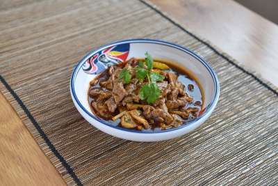 麻辣牛肉 中国食品 亚洲人 美食 可口 草药 咖喱 酱 东南亚
