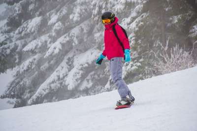 活动 凉爽的 下坡 极端 乐趣 高的 生活方式 山 滑雪 滑动