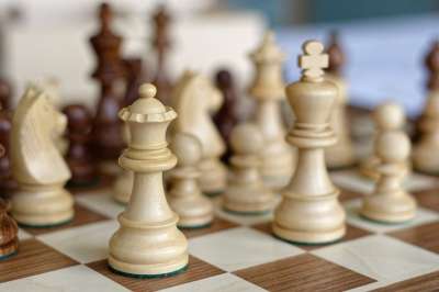 棋 棋盘 木板 王 棋子 国际象棋的游戏 游戏 播放