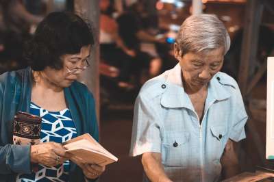 丈夫和妻子 医生 男人 老人们 先生。 和Mrs 看