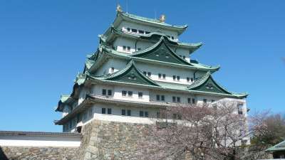 日本 城堡 地标 历史的 结构 建造 天空 云 墙 树 夏天