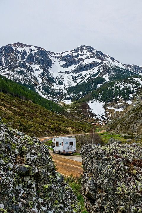 露营车 山 面包车 Rv 旅行 冒险 野营 休闲 路 旅宿汽车