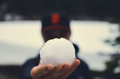 滚雪球 手 冬天 人们 寒冷的 滚雪球 滚雪球 滚雪球 滚雪球
