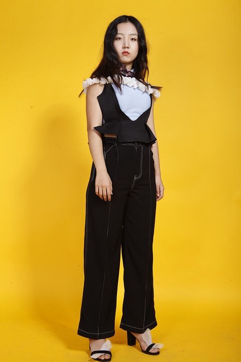 服装设计 学生作品 原摄影 工作室 模型 女人 亚洲 黄色背景