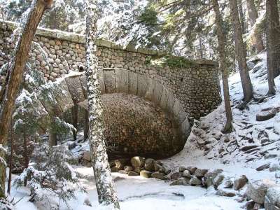 阿卡迪亚国家公园 缅因州 溪 桥 石头 冬天 雪 冰 森林