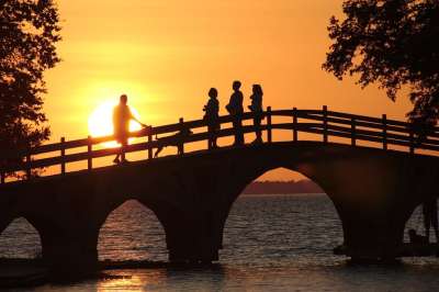 日落 公园 桥 人们 户外的 太阳 天空 自然 景观 禅