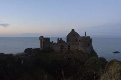 邓卢斯城堡 城堡 北爱尔兰 旅游景点 爱尔兰