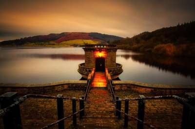 Ladybower 水库 德温特 谷 德比郡 顶峰 插头 水 洞