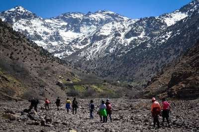 人们 山 徒步旅行 摩洛哥 旅行