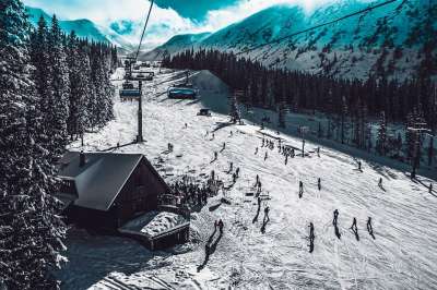 滑雪 雪 冬天 寒冷的 景观 山 自然 白色的 运动的 攀爬
