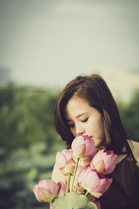 花束 女孩 莲花 摆姿势 生活方式 自然 身体 女性 美丽的