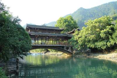 桥 绿色植物 千户苗寨 历史建筑 景点 河流