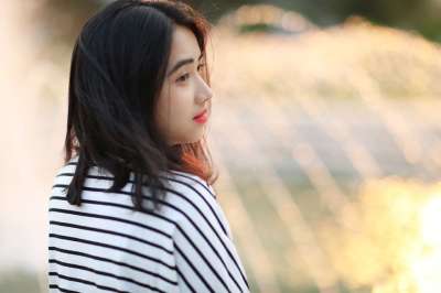女孩 模型 年轻 人 T恤 户外的 日落
