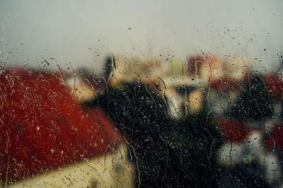 窗户 雨 下雨 玻璃 玻璃 水 降低 湿的 天气 雨滴 质地