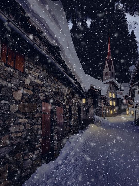 冬季的村庄 前夕 夜晚 黄昏 晚上的气氛 冬天 雪 雪花