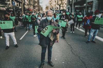 抗议 路 人们 人群 老人 老年 高级的 异议 示范 户外