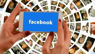 抖音 提克托克 蒂克托克 手 智能手机 Facebook 社交媒体