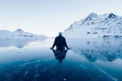 自然 景观 人们 男人 反射 雪 冬天 寒冷的 天气 冰 山