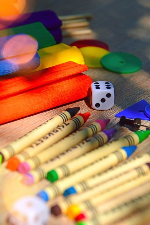 回到学校 学校 蜡笔 学习用品 铅笔 油漆 类 教育 有创造力的