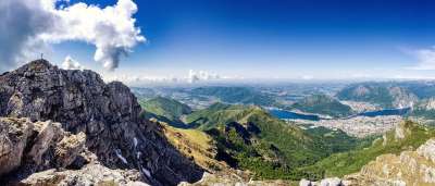 云 白天 森林 高的 远足 小山 景观 山 山峰 户外 岩石