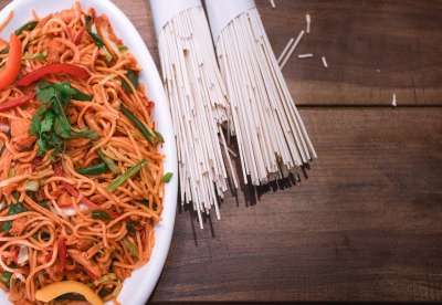鸡Chowmein 面条 中国人 可口的 味道 快餐 美食家 蔬菜