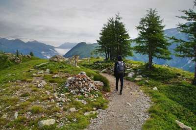 冒险 草 远足 景观 山 自然 户外 小路 岩石 风景秀丽的