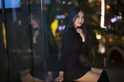 时尚 女士 夜晚 微笑 风格 美丽 美丽的 漂亮 女孩 模型
