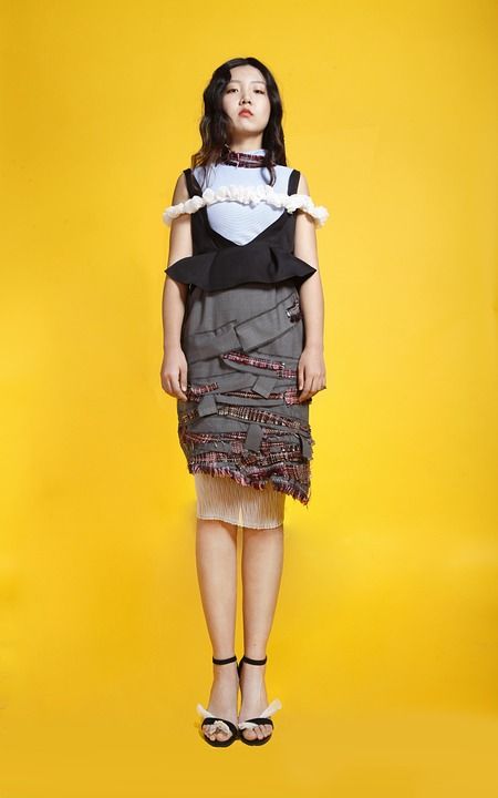 服装设计 学生作品 原摄影 工作室 模型 女人 亚洲 黄色背景