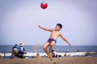 孩子们 男孩 足球 海 Le国Thanh 玩 越南的儿童