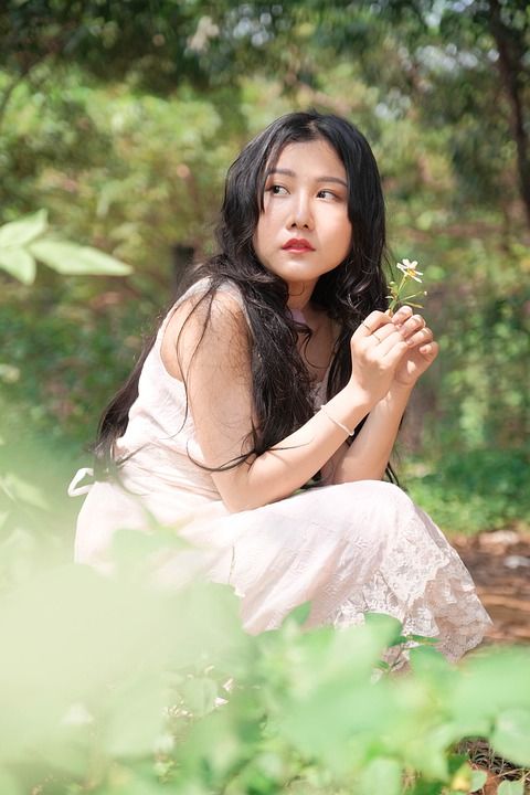 女孩 模型 裙子 风格 时尚 户外的 自然