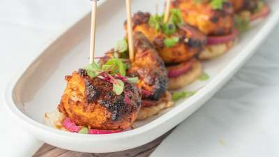 食物 印度食品 鸡肉丸 Kofta 五香肉丸 鸡肉炸薯条 盘子