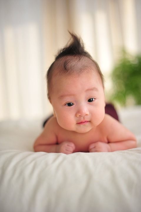 婴儿 儿童 孩子 可爱的 快乐的 脸 新鲜出生 年轻的 家庭