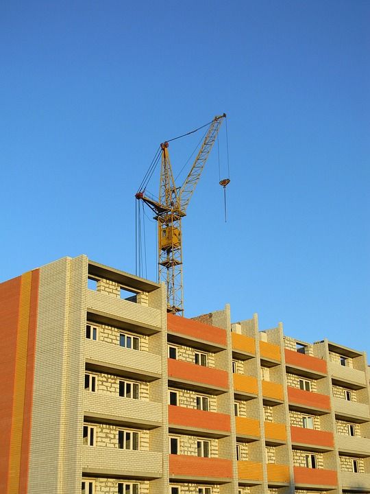 建造 建设 起重起重机 副臂 多层建筑 房子 家庭建设 新房子