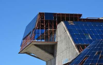 建筑的废墟 具体的 玻璃 玻璃 建造 城市的 天空 蓝色的建筑